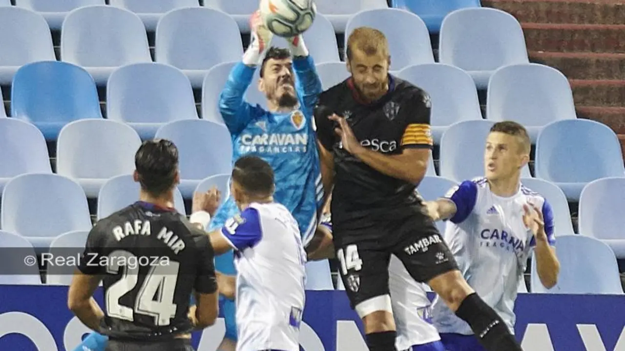 Cristian &Aacute;lvarez y Jorge Pulido en un lance del &uacute;ltimo Real Zaragoza - SD Huesca, el 29/06/20 | Foto: Real Zaragoza