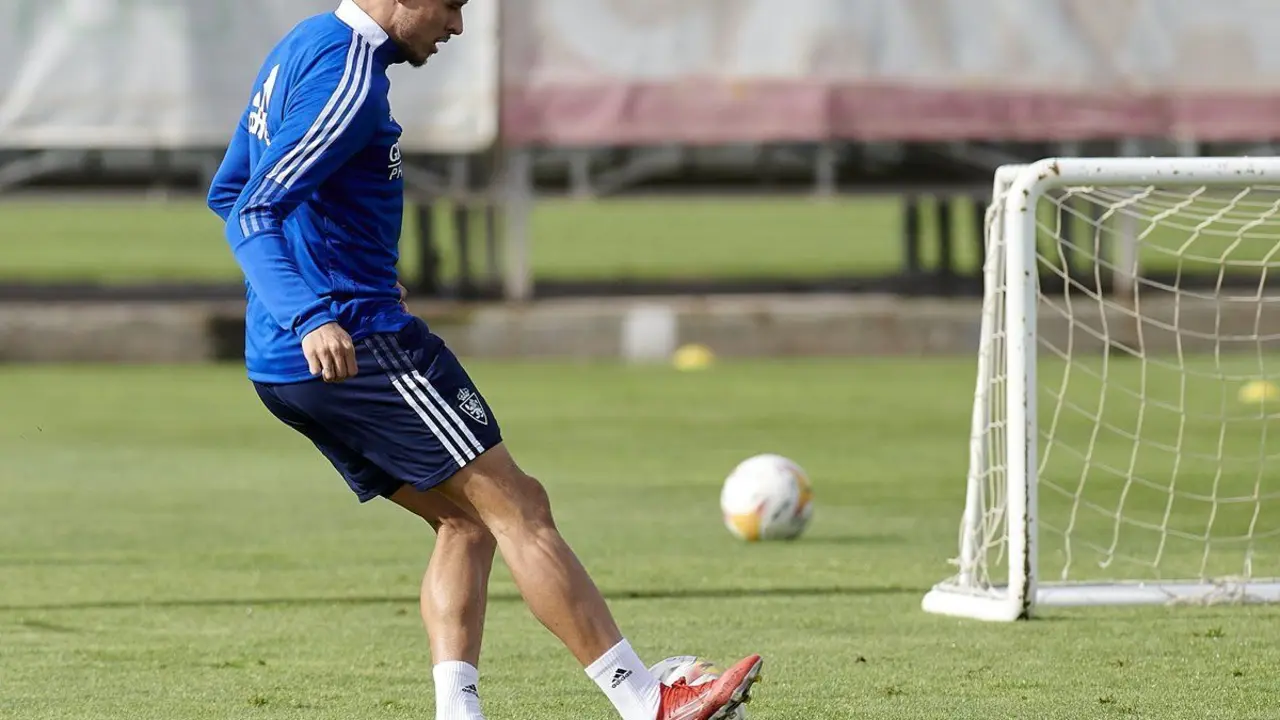 Juanjo Narv&aacute;ez en un entrenamiento en La Ciudad Deportiva | Foto: Real Zaragoza