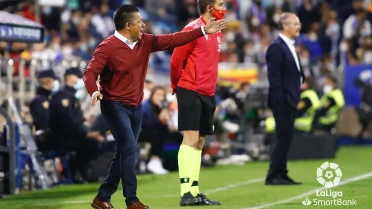 Ambriz dirigiendo en La Romareda. | Foto: LaLiga