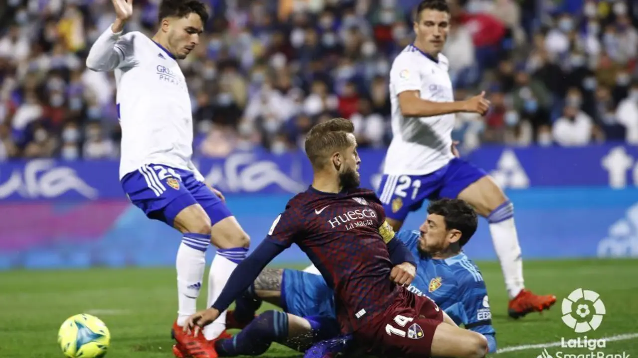 El capit&aacute;n de la SD Huesca, Jorge Pulido, fue el centro de diana de los insultos | Foto: LFP