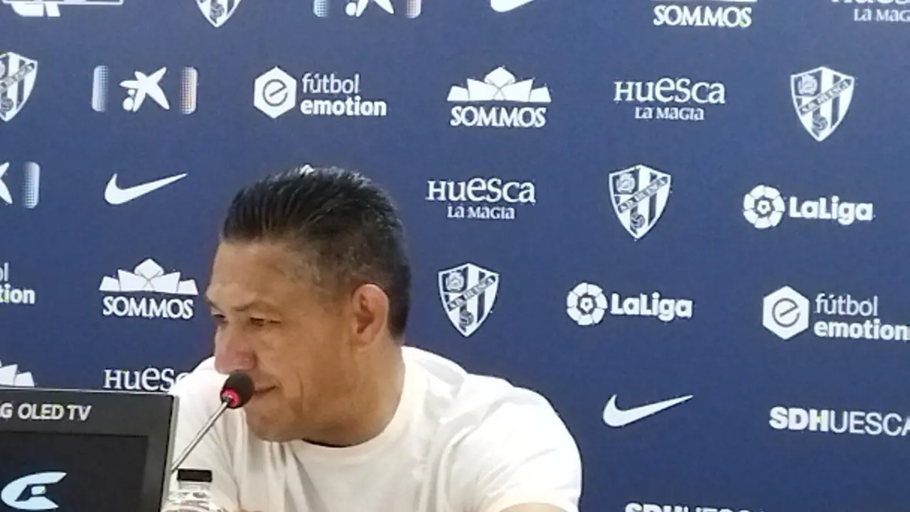 nacho Ambriz, en la imagen, en una anterior rueda de prensa. Foto: Sportaragon