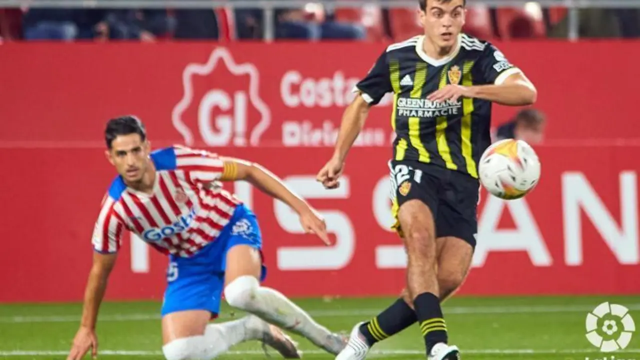 Francho Serrano y Juanpe, un lance del partido en Montilivi. 1 Foto: La Liga