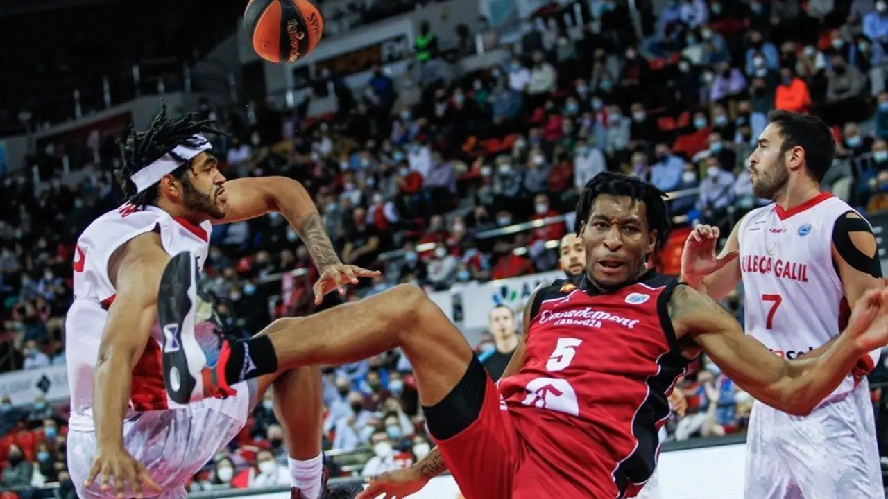 Stan Okoye, en un partido europeo. Foto: Esther Casas / FIBA
