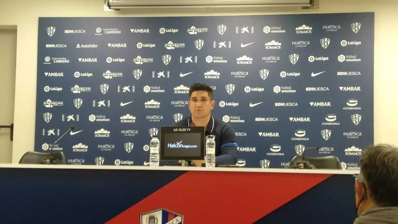 Xisco Mu&ntilde;oz en la rueda de prensa. | Foto: V&iacute;ctor Rap&uacute;n