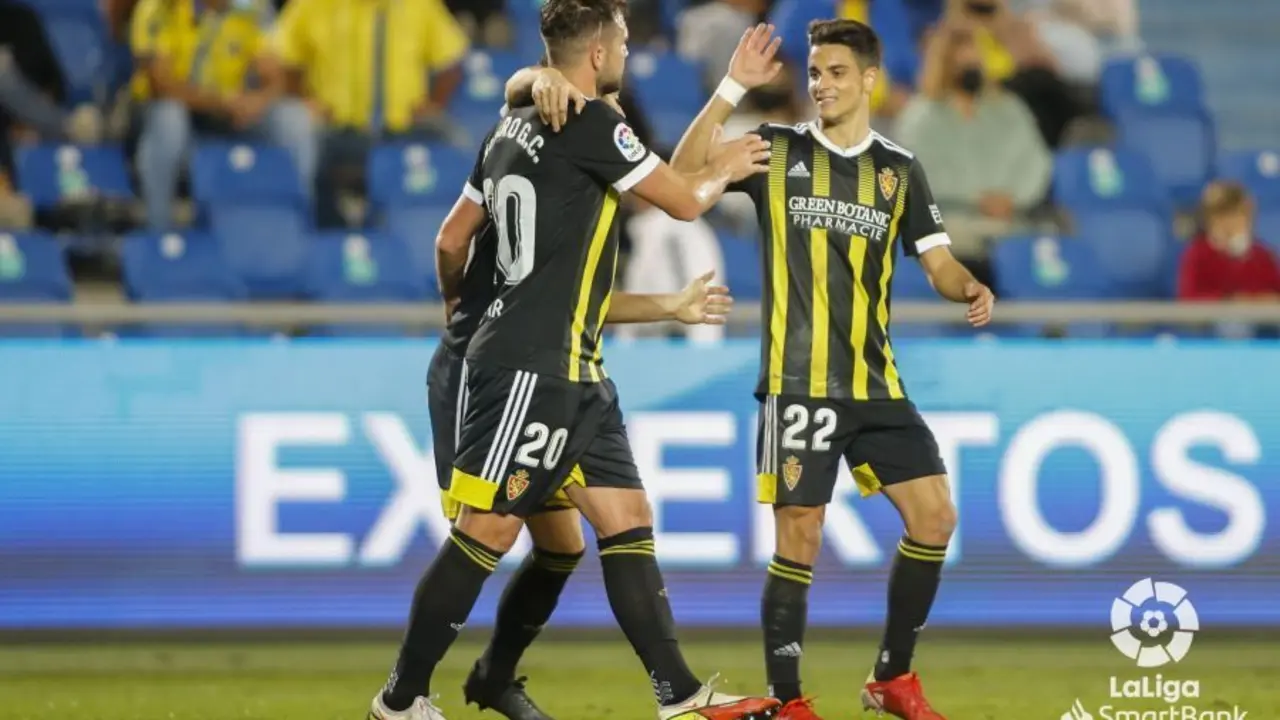 Bermejo y &Aacute;lvaro Gim&eacute;nez se encuentran en la celebraci&oacute;n del gol definitivo | Foto: Real Zaragoza
