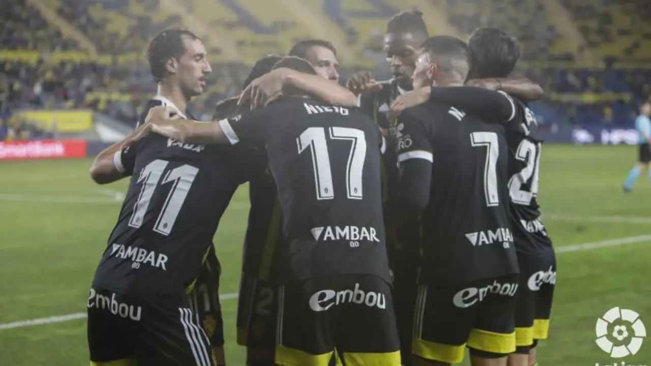 El Real Zaragoza celebra el gol del triunfo en Las Palmas | Foto: La Liga
