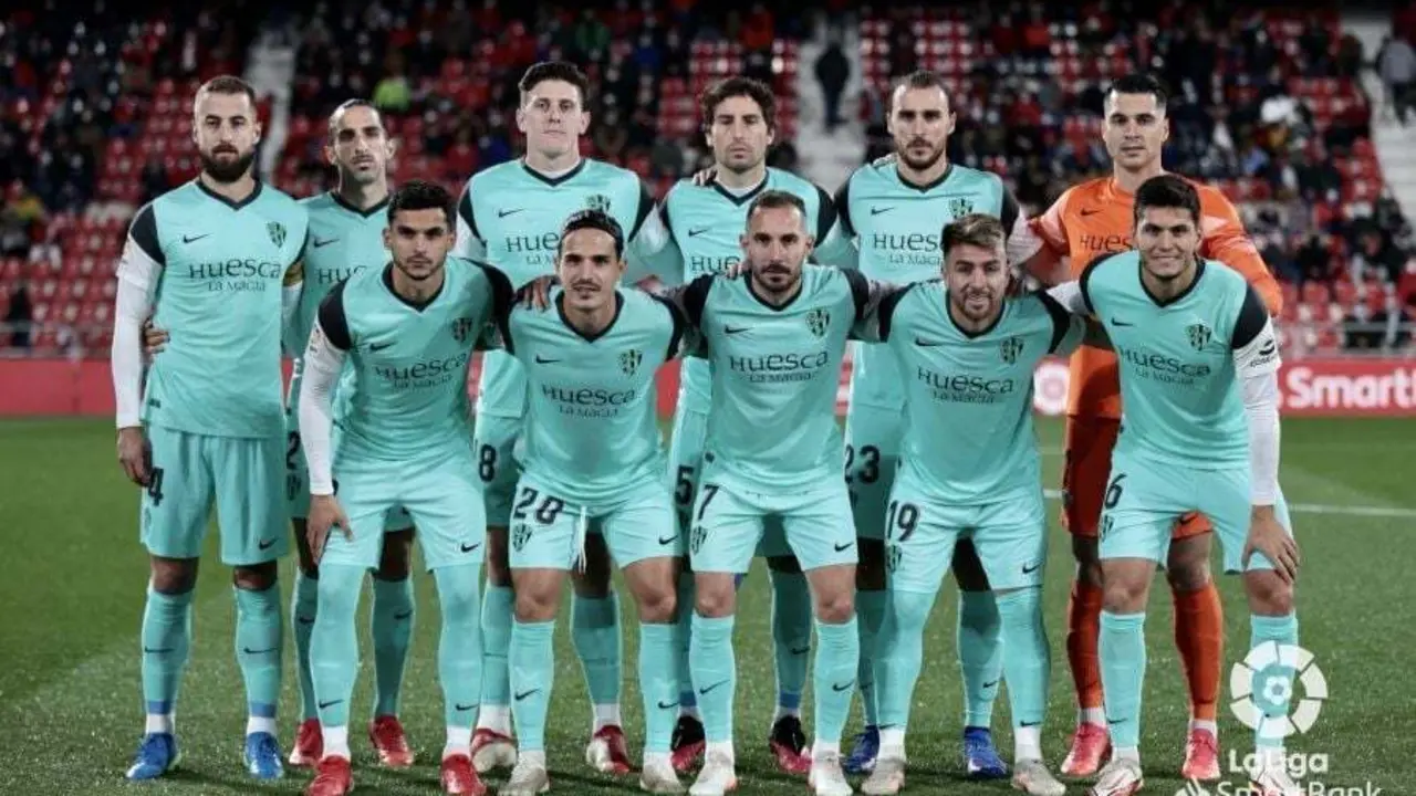 Once del Huesca que salt&oacute; al campo contra el Mirand&eacute;s. Foto: LaLiga
