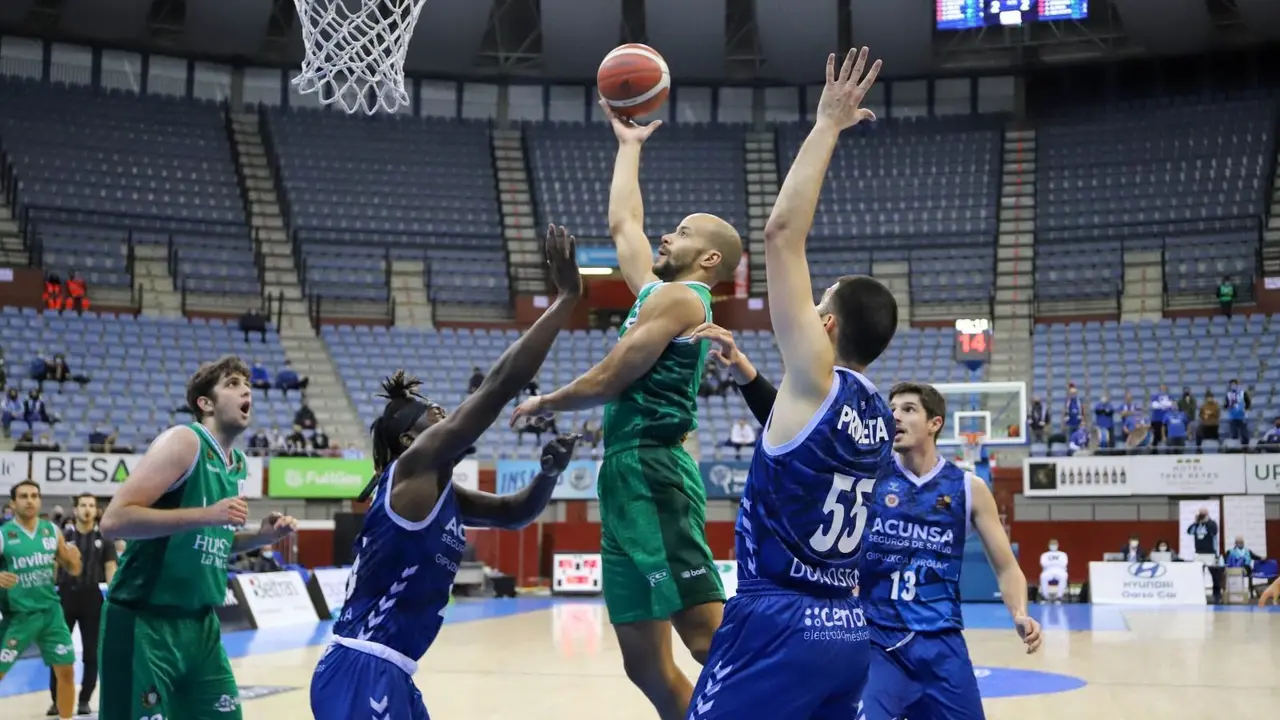 Keith Omoerah, en el partido en Illunbe. Foto: GBC