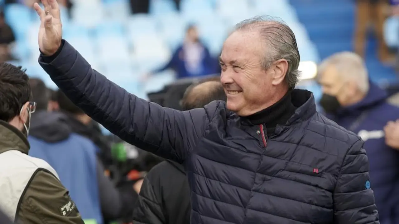 JIM sonr&iacute;e en el inicio del &uacute;ltimo partido en La Romareda | Foto: Real Zaragoza