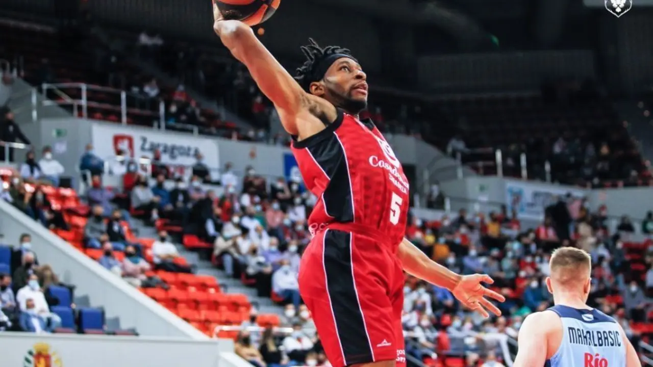 Stan Okoye, en el partido ante Breog&aacute;n. Foto: Esther Casas / Casademont Zaragoza