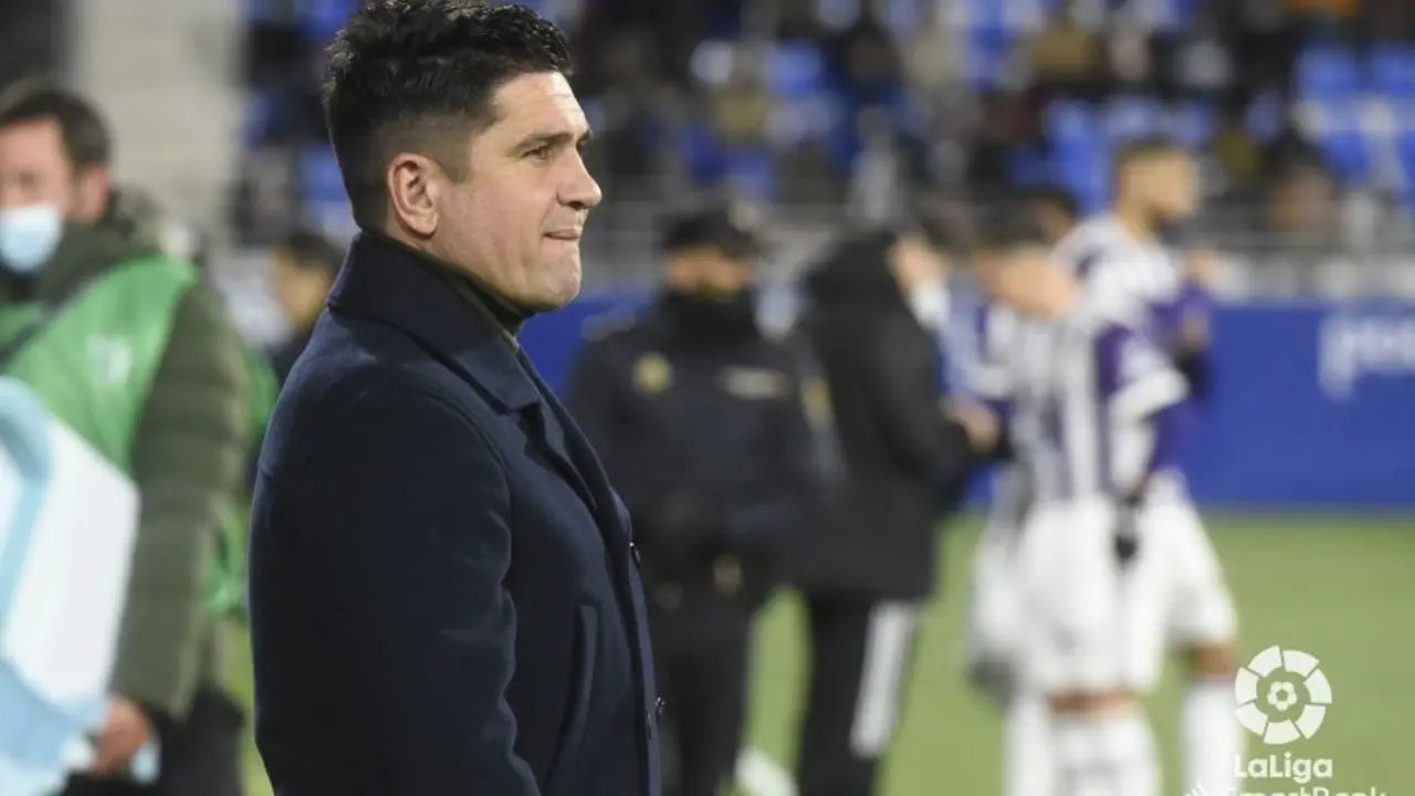 Xisco Mu&ntilde;oz, plenamente concentrado, en el partido de la primera vuelta contra el Valladolid | Foto: LaLiga