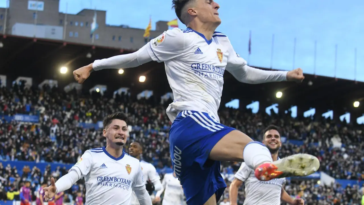 Alejandro Franc&eacute;s celebra el triunfo del Zaragoza en La Romareda | Foto: Real Zaragoza