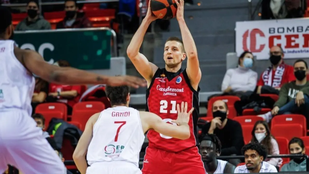 Adam Waczynski, en un partido de la FIBA Europe Cup | Foto: Esther Casas / Casademont Zaragoza