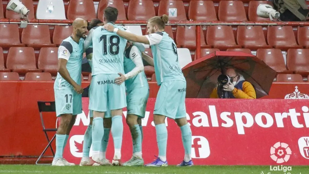 Los jugadores del Huesca celebran el gol de Seoane. | Foto: SD Huesca