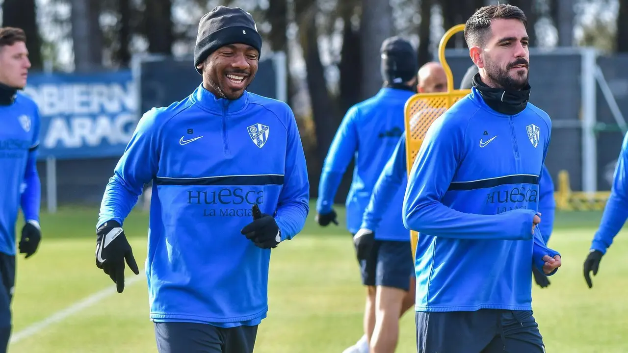 Nwakali sonriente durante el entrenamiento. | Foto: SD Huesca