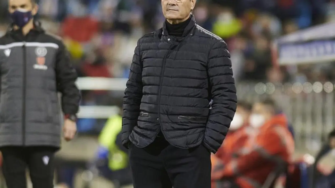 Jim observando a sus jugadores. | Foto: Real Zaragoza