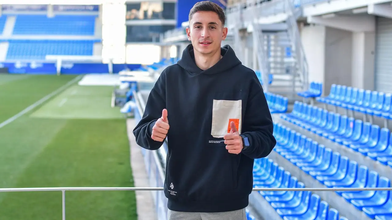 Pablo Mart&iacute;nez, en la imagen, en El Alcoraz su casa durante lo que resta de temporada. Foto: SD Huesca