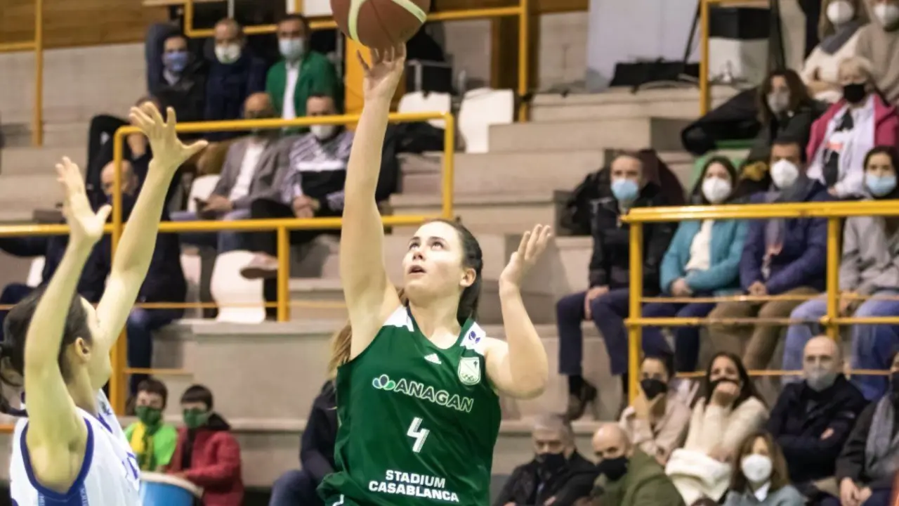 Cristina Villamor ha decantado el pulso para las locales | Foto: @STCBaloncesto