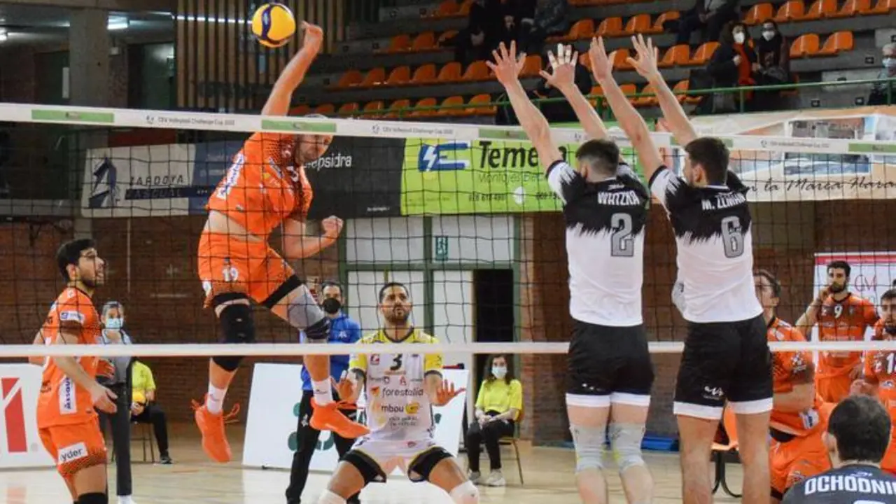 Los turolenses rompen el muro eslovaco. | Foto: CV Teruel