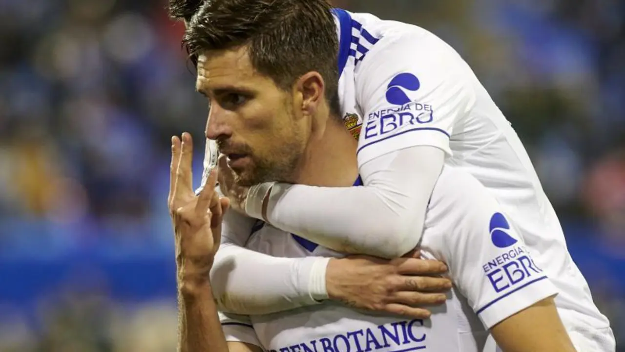 Adri&aacute;n Gonz&aacute;lez celebra su &uacute;nico gol de esta temporada, ante el Burgos en Copa. | Foto: RZ