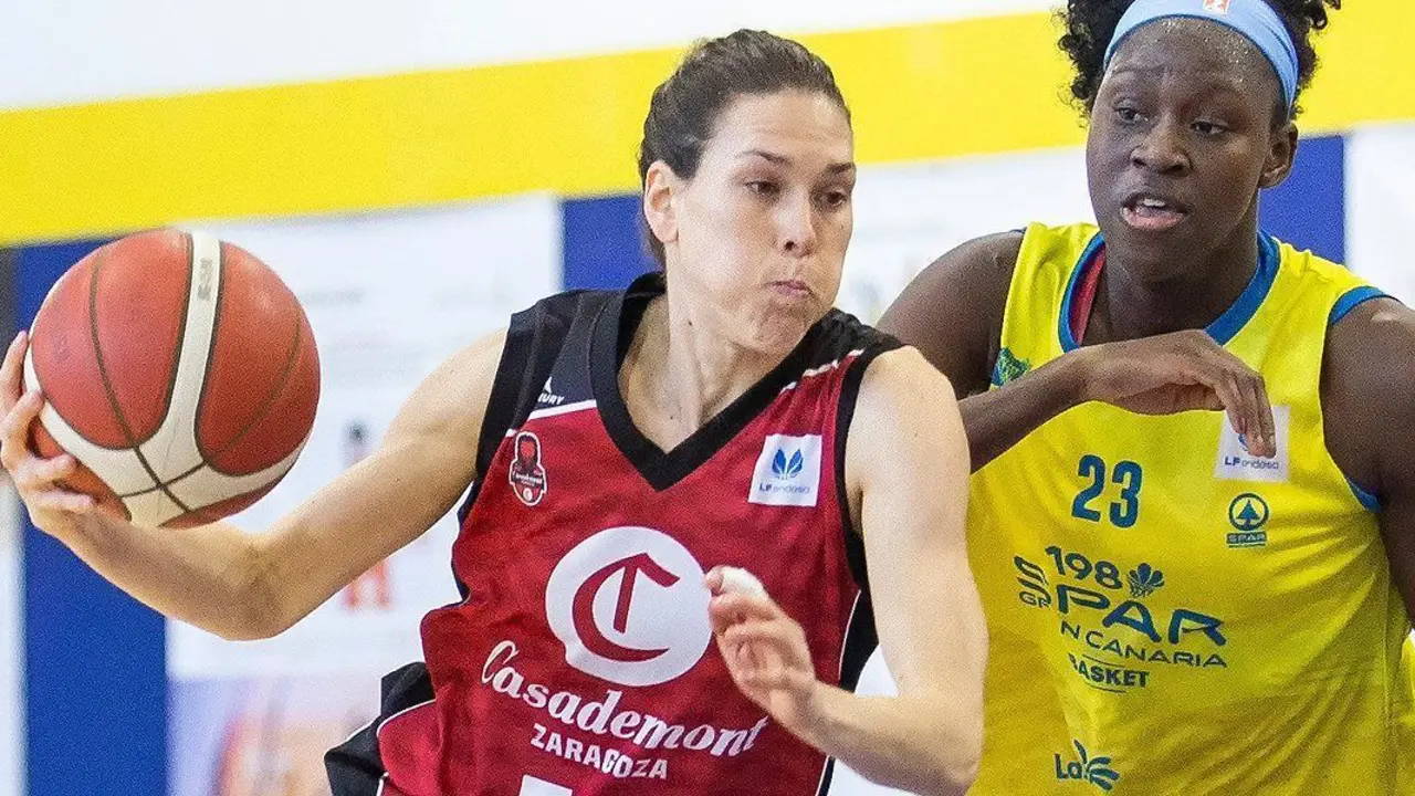Anna Cruz, en una jugada del partido