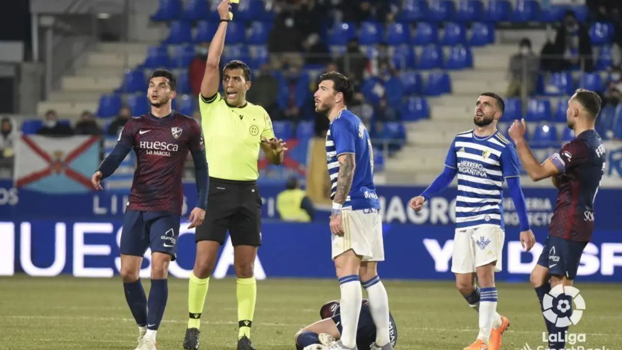 Florian ante la Ponfe en un duelo del curso pasado | Foto: LaLiga