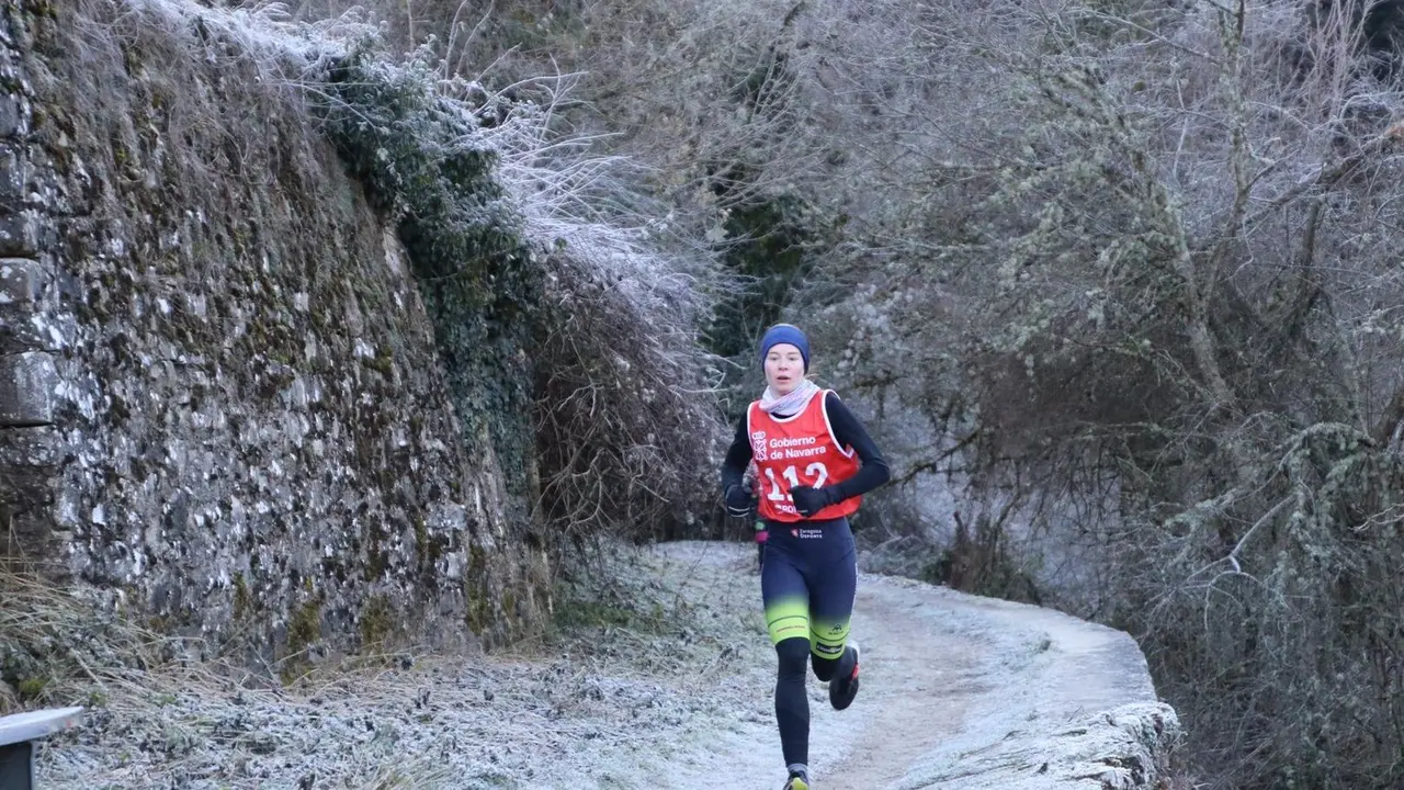 Borb&oacute;n, en el segmento de carrera a pie del X Triatl&oacute;n de Invierno Valle de Roncal donde consigui&oacute; plaza para el Mundial. Foto: Stadium