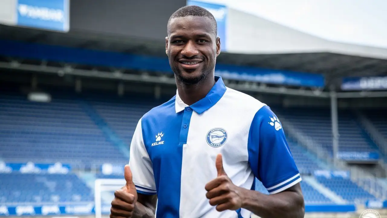Sylla en su presentaci&oacute;n. | Foto: Alav&eacute;s