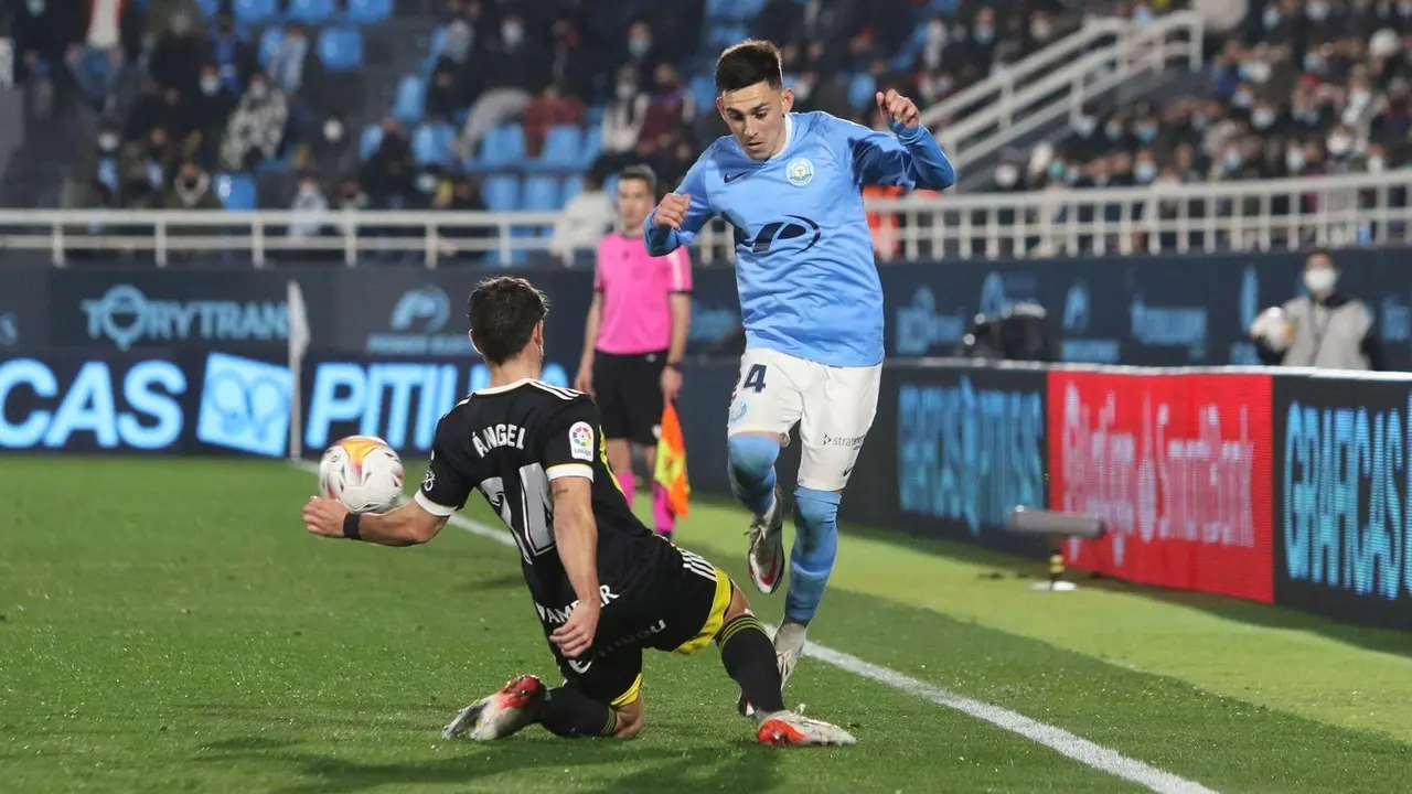 &Aacute;ngel L&oacute;pez, en su debut con el primer equipo del Real Zaragoza ante el Ibiza | Foto: Vicent Mar&iacute;