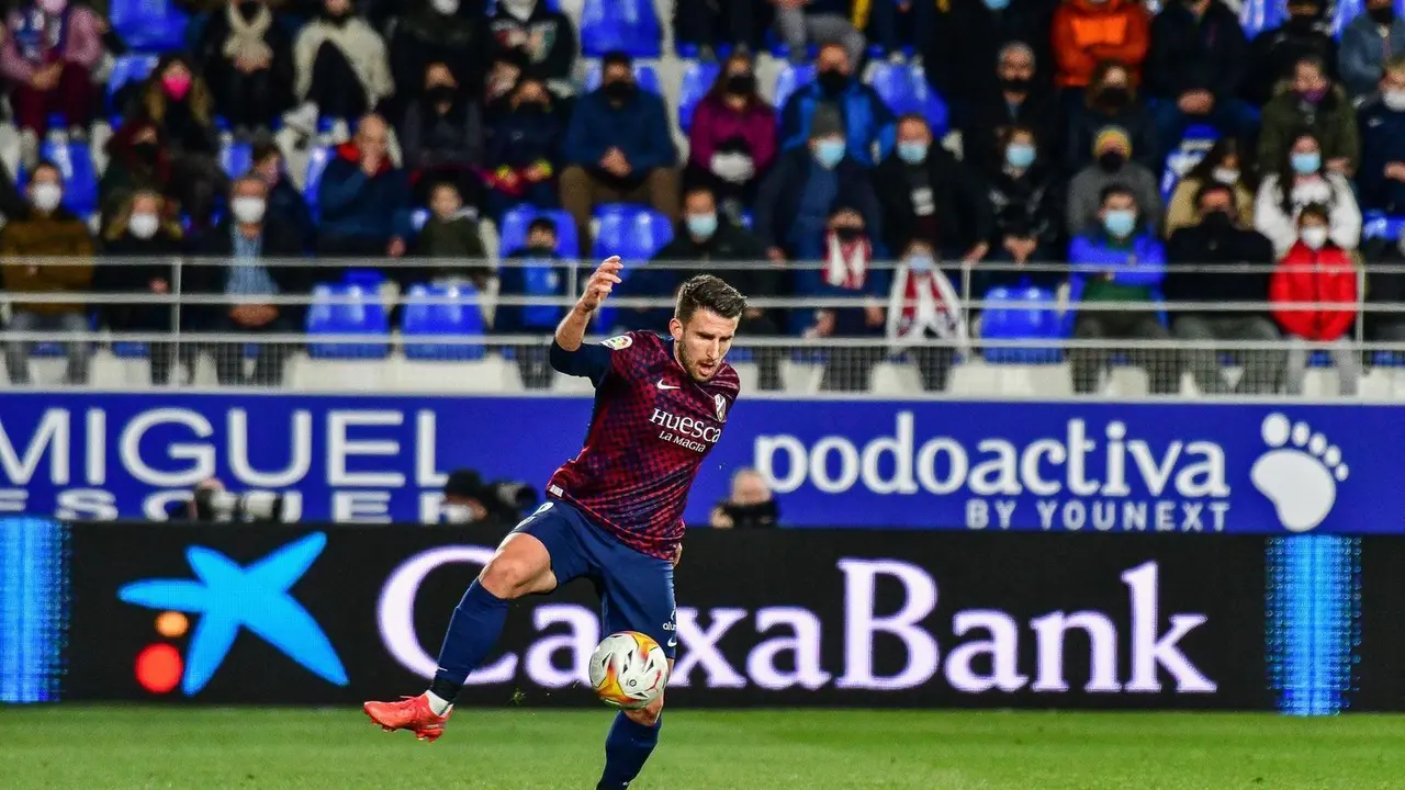 Gerard Valent&iacute;n goz&oacute; del debut so&ntilde;ado para cualquiera: gol y victoria por goleada. Foto: SD Huesca.