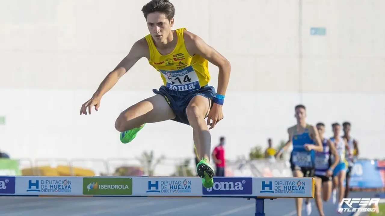 Sergio del Barrio, en la final de los 2.000 obst&aacute;culos Sub18 en 2021. Foto: Cedida