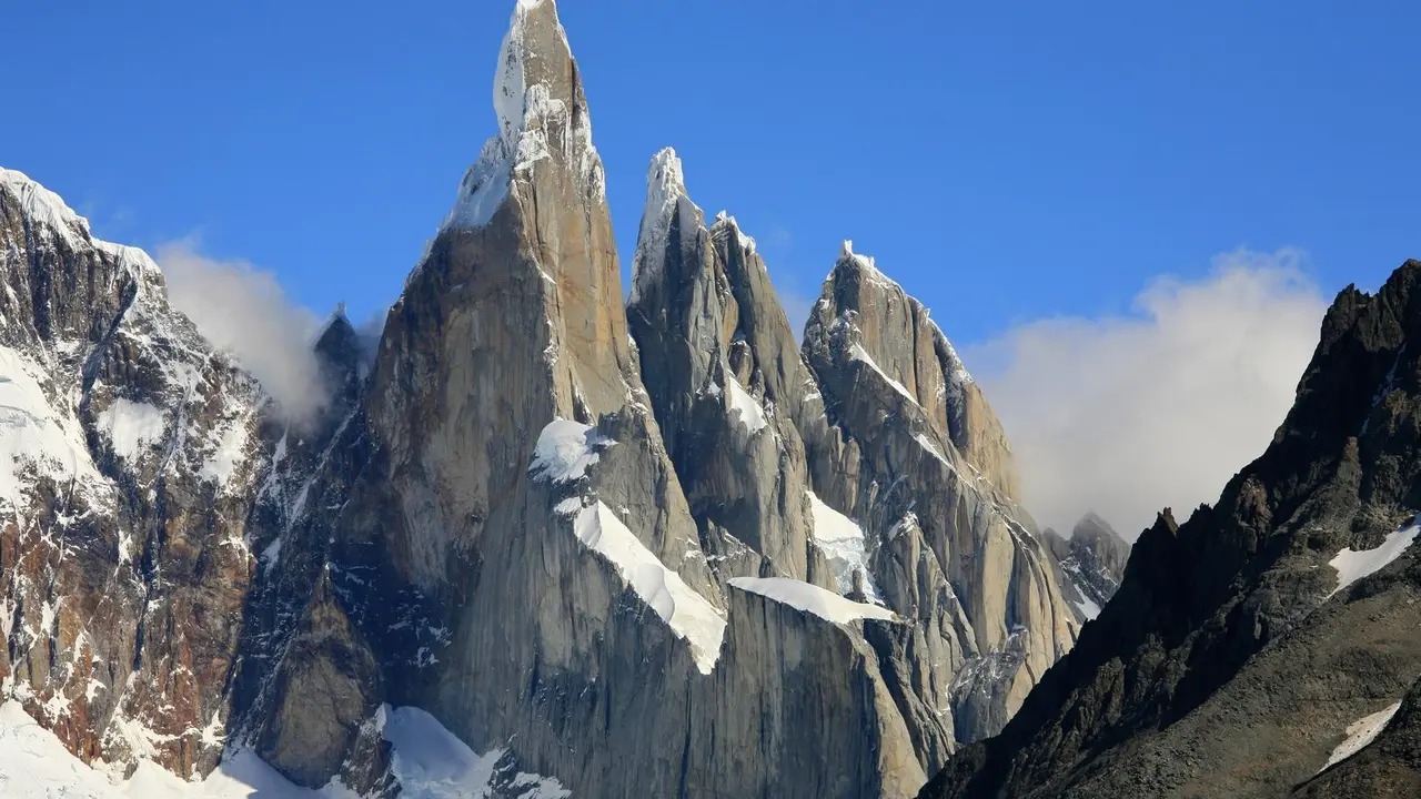 Imagen de Cerro Torre, una monta&ntilde;a de m&aacute;ximo compromiso. Foto: Outdooractive.com