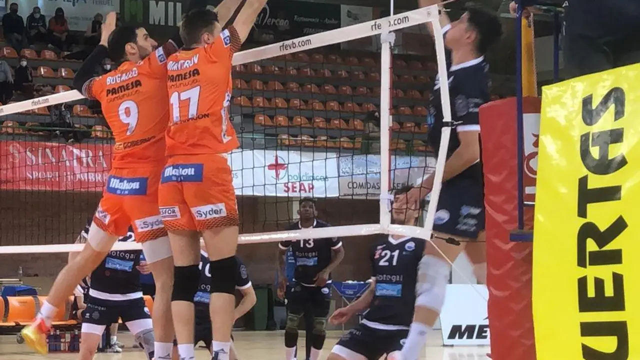 Dura derrota contra el Boiro. | Foto: CV Teruel