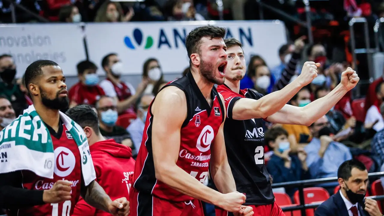 Ram&oacute;n Vil&agrave; celebra una acci&oacute;n esta temporada | Foto: Basket Zaragoza