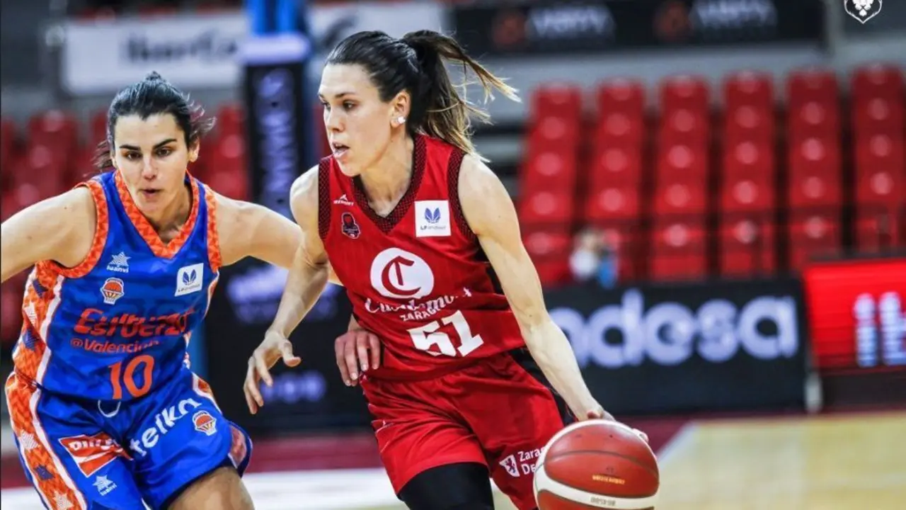 Anna Cruz, ante Valencia la temporada pasada | Foto: Esther Casas / Casademont Zaragoza