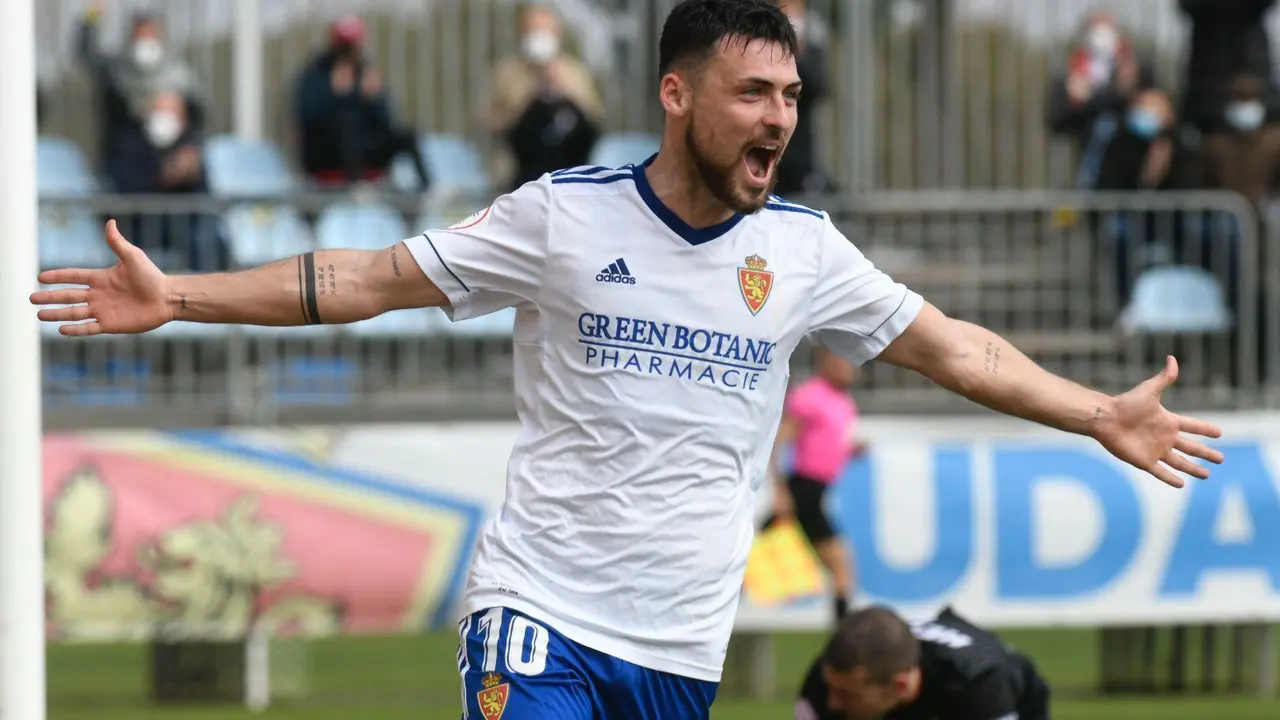 Mario Benedet celebra el segundo tanto del Arag&oacute;n frente al Cuarte. | Foto: RZ
