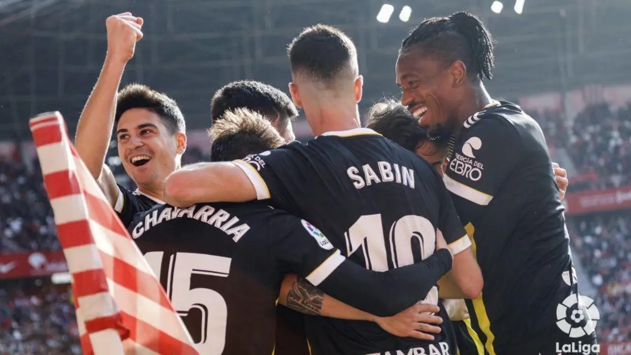 El equipo celebra el gol de Az&oacute;n |&nbsp;Liga SmartBank
