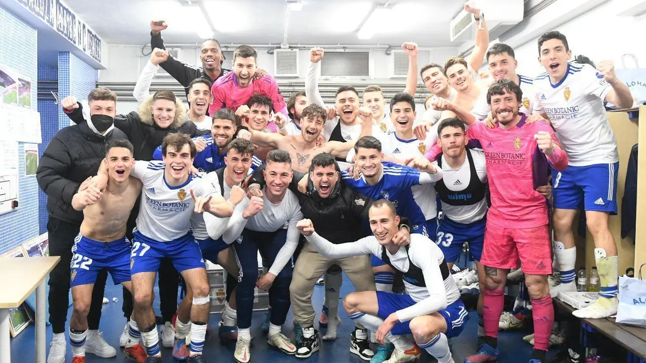 Los futbolistas del Real Zaragoza celebran la tercera victoria consecutiva | Foto: Real Zaragoza
