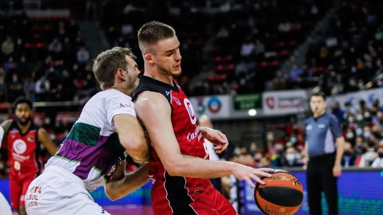 Dino Radoncic, postea en el choque ante Unicaja | Foto: Esther Casas / Casademont Zaragoza