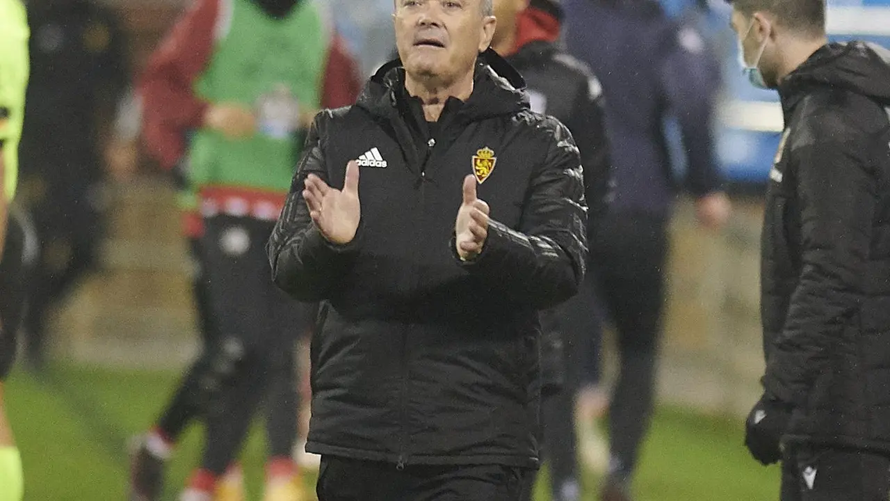 Juan Ignacio Mart&iacute;nez aplaude una acci&oacute;n de sus jugadores | Foto: Real Zaragoza