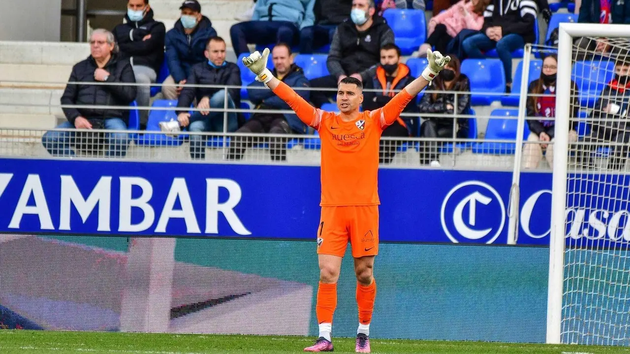 Andr&eacute;s Fern&aacute;ndez volvi&oacute; a cuajar una gran actuaci&oacute;n frente a la UD Las Palmas. Foto: SD Huesca.