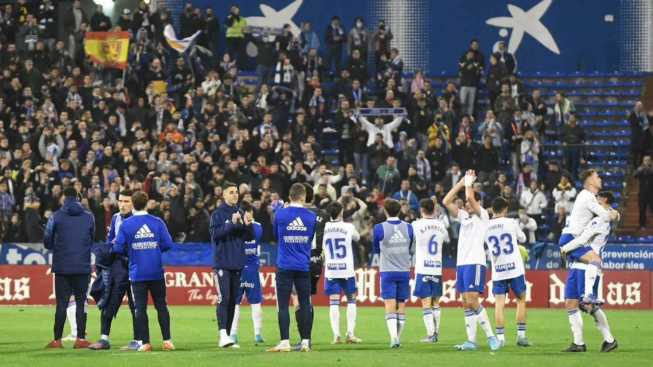 El Real Zaragoza celebra la victoria en La Romareda | Foto: Real Zaragoza