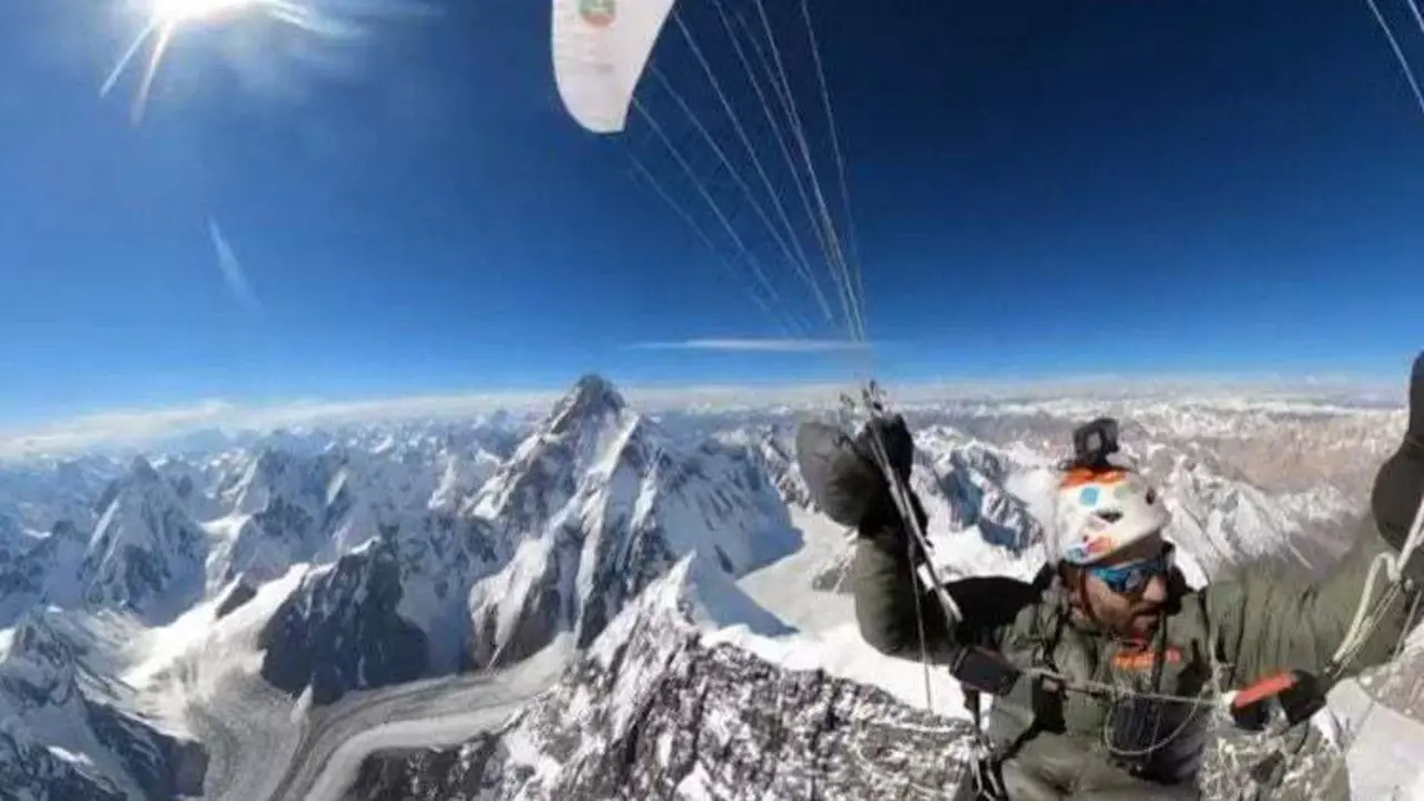 Antoine Girard durante su vuelo en el Broad Peak. Foto: A.G.