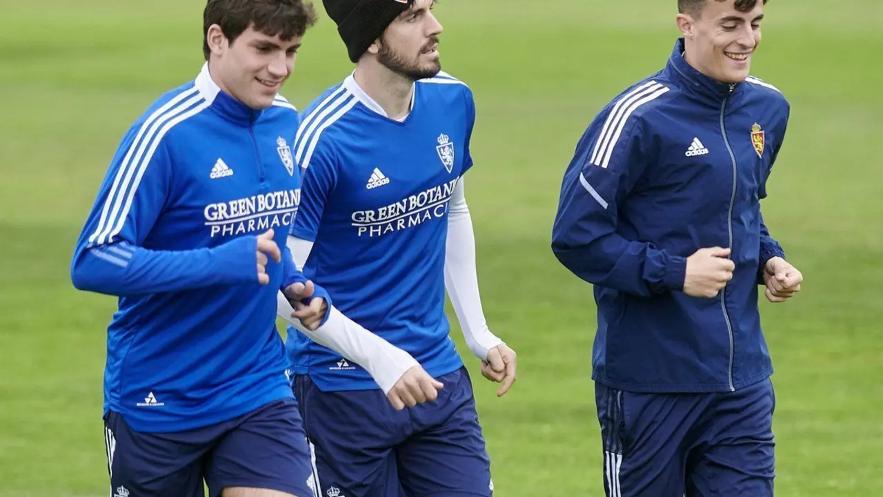 Az&oacute;n, Eugeni y Franc&eacute;s, durante un entrenamiento en la Ciudad Deportiva. | Foto: RZ