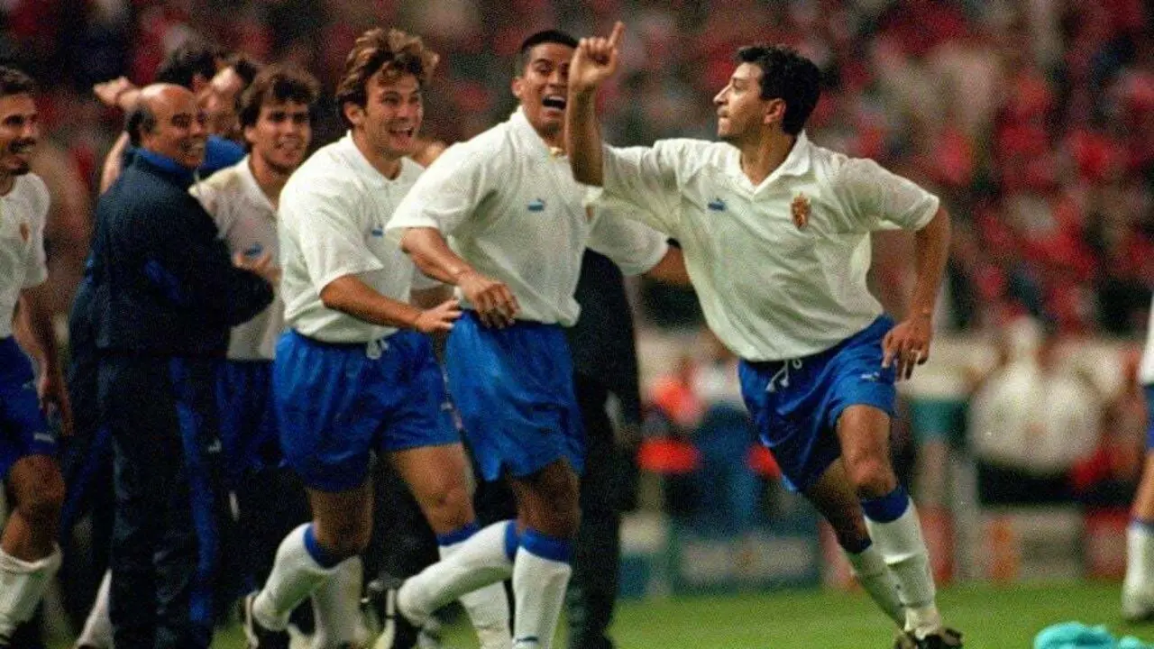 Nayim celebra el gol m&aacute;s importante en la historia del Real Zaragoza | Foto: RZ