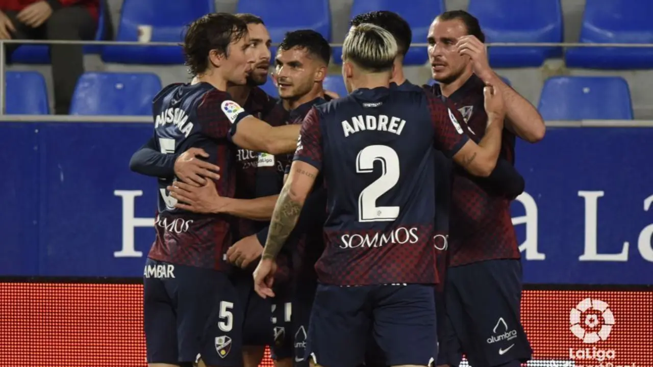 Los azulgranas celebrando un gol contra el Burgos el curso pasado. | Foto: LaLiga