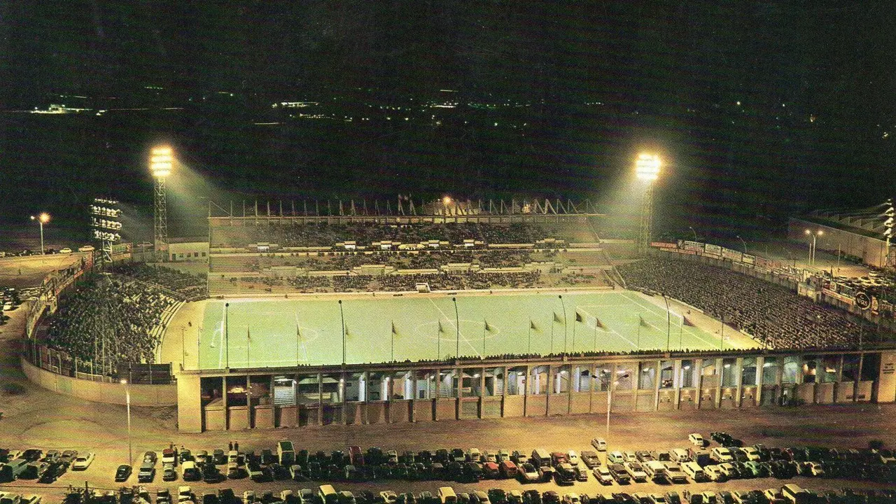 Campo de F&uacute;tbol La Romareda. | Foto: Archivo Juanjo Garc&iacute;a Oliv&aacute;n