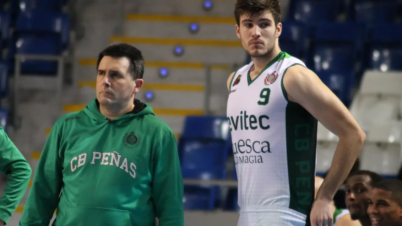 Carlos Lanau con Urdiain a su izquierda que podr&iacute;a tener minutos contra Juariti. Foto: Palma