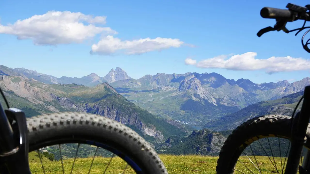 El Valle de Tena, en la imagen, escenario de una nueva carrera espectacular de BTT en junio. Foto: Sportaragon