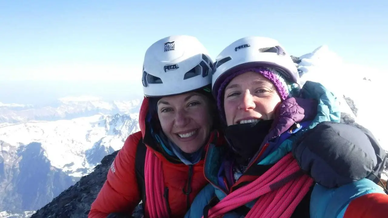 Nieves Gil, a la izquierda, y Luc&iacute;a Guichot, protagonistas en la norte del Eiger. Foto: Nieves Gil